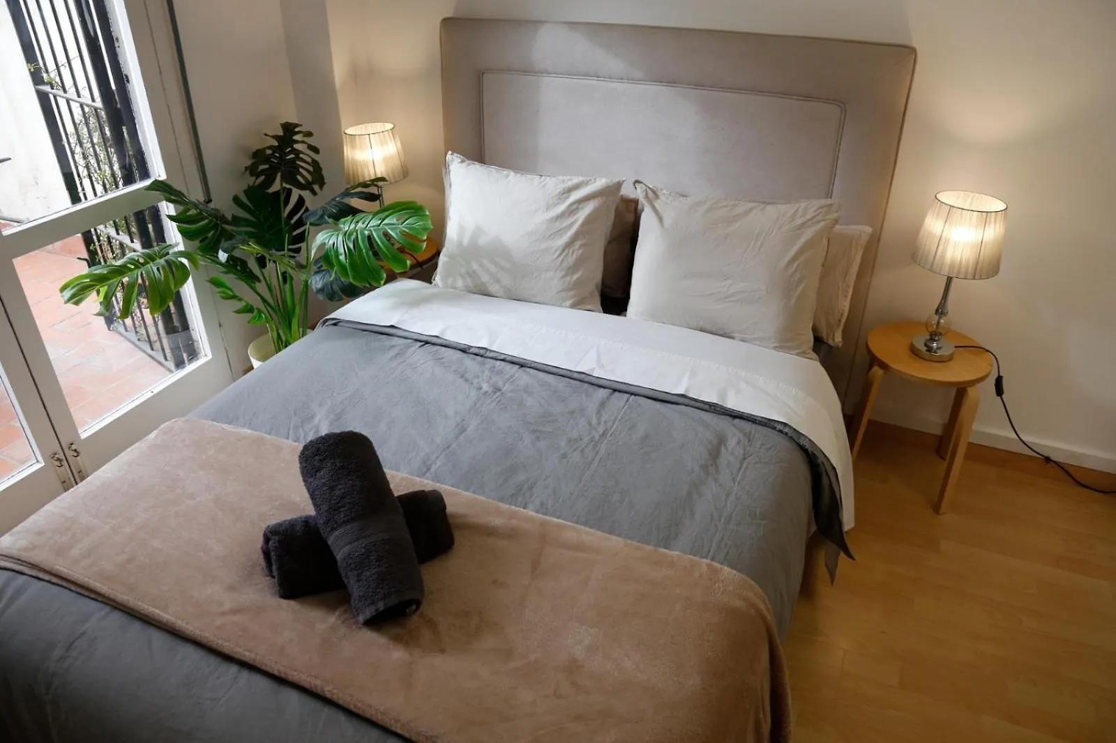 בית הארחה ברצלונה Double Private Rooms Center City Aragon Street ספרד